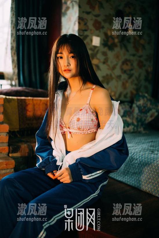 GIRLT果团网-莫雅淇 GIRLT果团网 - 莫雅淇的免费瑜伽写真,这姿势…我都能看半天。