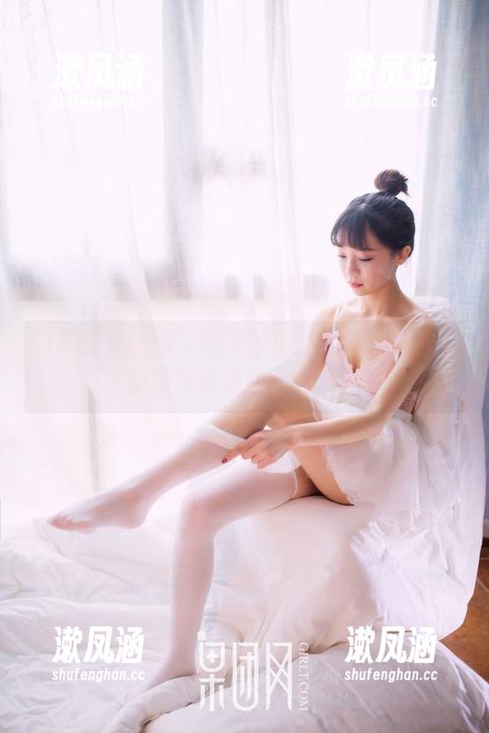 GIRLT果团网-黄歆苑 GIRLT果团网 - 最无聊的白色——黄歆苑最新写真集送你的日常