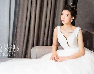 KelaGirls克拉女神 – 景亦短裙写真分享，今天的风很温柔，气温也刚刚好哦。