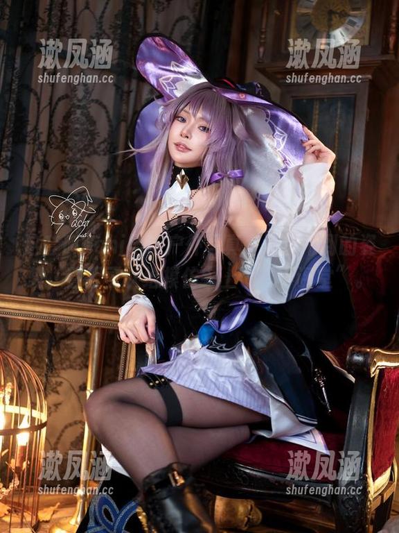 这套Machi马吉户外写真，意想不到的姿势，甚至可以给模仿者上个“小课堂”。