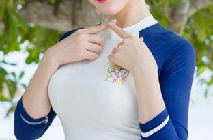 MiStar魅妍社 – Jenny佳妮在泳池里的慵懒，图片里透出来的是种不易察觉的魅惑，而作品又给了我细腻的触感。