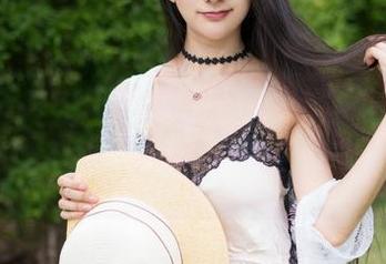 MiStar魅妍社 – 不太懂黑白？但是不妨试试易阳Silvia的免费作品，也许能让我开窍呢。