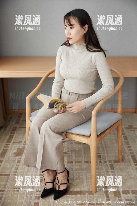 MiiTao蜜桃社-安琪拉Angela MiiTao蜜桃社 - 安琪拉Angela最新美图,泳池里的水波似乎跟她一同摇曳!