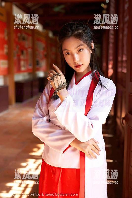 MiiTao蜜桃社-琉璃lily MiiTao蜜桃社 - 琉璃lily的牛仔裤图包,瞧这姿态,随意,却又如此对味!