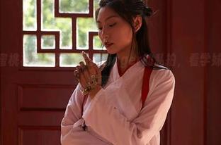 MiiTao蜜桃社 – 透过赵灵儿Linger的私拍，看学妹气质的微妙变化。