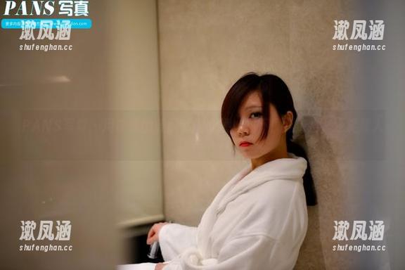 PANS写真-李沫 PANS写真 - 用李沫的美腿私拍证明,腿不仅能走路,还能撩人。