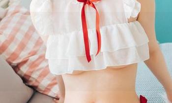 Son Ye Eun的写真推荐,封闭场景里的红衣2B,直逼你让我自觉掉线,一张合照念念不忘!