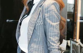 UGirls尤果网 – 徐梓伊泳装写真集：关键是要学会和泳圈搭配，我的秘籍就在这里！