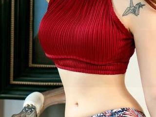 UGirls尤果网 – 图集展示：芝芝Booty短裙，看到的其实是某种深藏的大胆