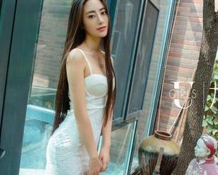 UGirls尤果网 – 云淡风轻的日子，谭晓彤的短裙写真就像那一抹轻盈的清风，令人眷念。