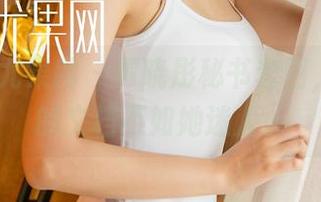 UGirls尤果网 – 谭晓彤秘书套图，桌子上的文档不如她迷人。