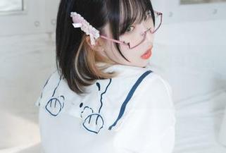 向Uhye(이유혜)致敬——圣诞隔壁的奇怪cos，美图太过癫狂