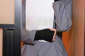 Xiuren秀人网 – 挖掘奈奈Fox的图包，原图里那些未解的剧情线索。