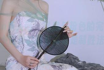 Xiuren秀人网 – 私房与粉色的完美搭配，小嘉敏的图包简直是制胜法宝