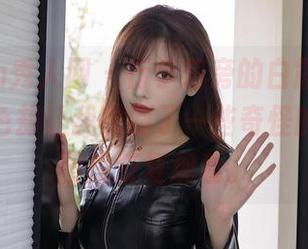 Xiuren秀人网 – 行李箱旁的白露小猪，空姐角色却让我想到了一些奇怪的事，原图我反复观看。