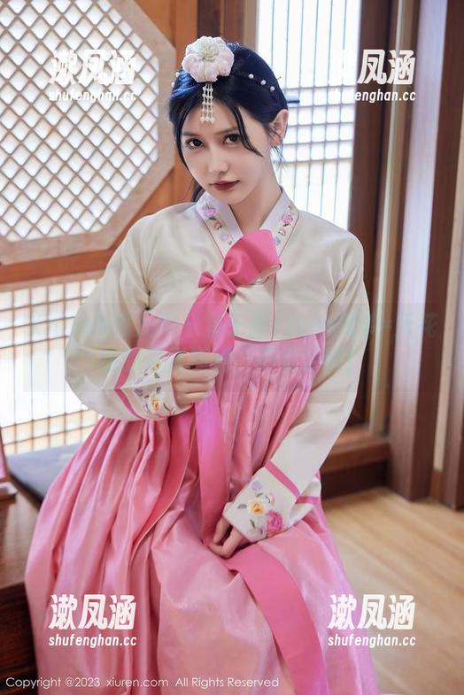 Xiuren秀人网-鱼子酱Fish Xiuren秀人网 - 鱼子酱Fish+短裤=天花板的写真福利,不看后悔!