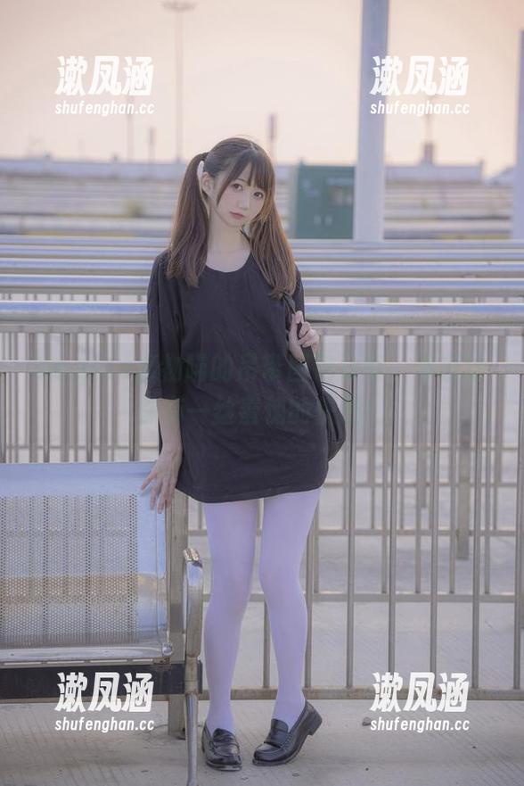 nagisa魔物喵 nagisa魔物喵的吊带图包分享,保证让你有一丝羞愧的快感!