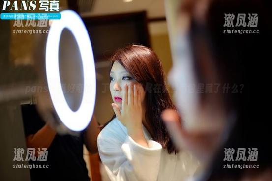 pans-丁丁 pans - 挺好奇的,丁丁的双马尾在免费图包里藏了什么?