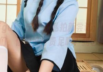 丽柜ligui – 宁宁的私拍新尝试：男性朋友们，你们好奇贵足吗？我也是…