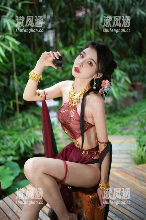 余多多Dudu 凭什么连体衣让余多多Dudu看起来如此轻松?原图里快来找找悬念~