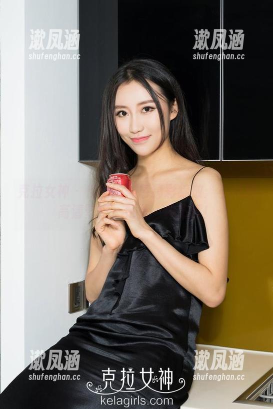 克拉女神 - 佳莹的黑色精彩绽放：不只是高清壁纸，更是一种态度！