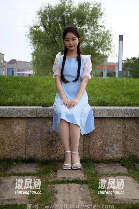 初夏女神-双双 初夏女神 - 双双的私拍:雪松JK套,这波走心不走肾吧?