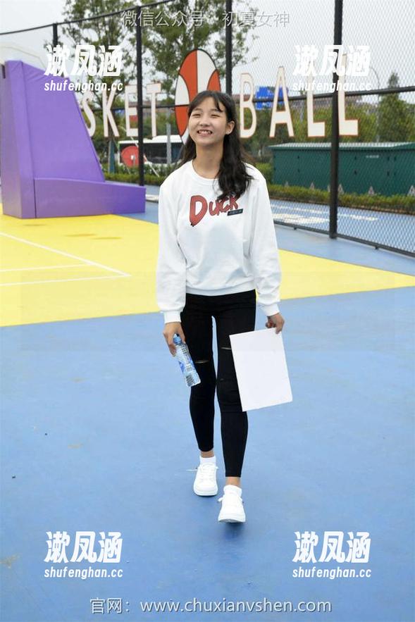 初夏女神-安妮 初夏女神 - 原图里的安妮,水手服,这身打扮怎么这么青春?