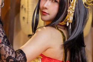 欧根亲王赛车服，咔喵KANEKO的照片简直让人想揽过来，热度满分！