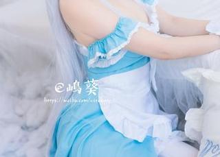 图册里有喵糖映画的萝莉裙少女，想说这裙子我能穿出去吗？太吸睛了。