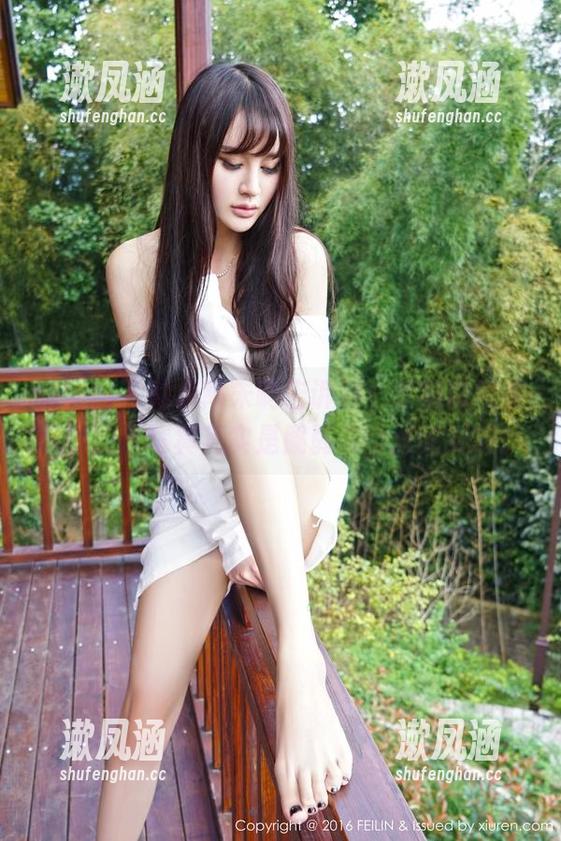 嗲囡囡 - 就是阿朱啊告诉我，定制的欧美风职业装写真其实是脆弱与坚强的对峙。
