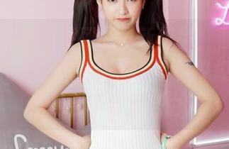 嗲囡囡 – 制服系列的最新作品，看到赵小米Kitty我竟然想问她…没有校规的日子里她会不会很自由？