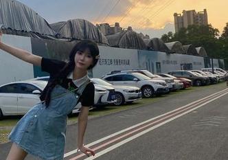 大肉丸Amiee在美足写真里，这腿！绝！是！画风不一样的气场！