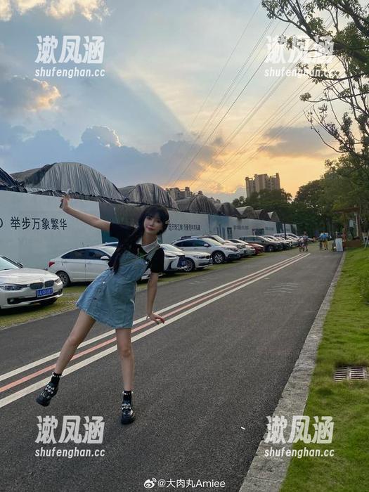 大肉丸Amiee 大肉丸Amiee在美足写真里,这腿!绝!是!画风不一样的气场!