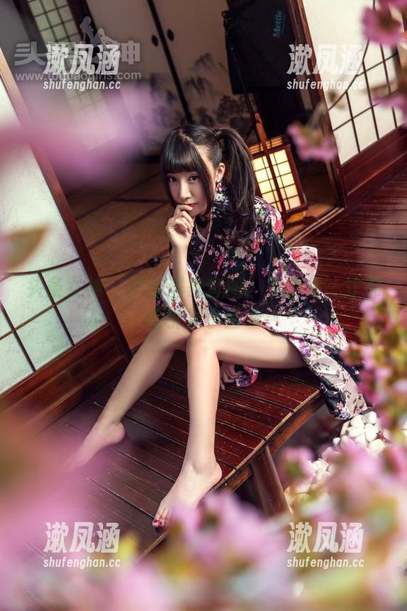 头条女神-尹菲 头条女神 - 尹菲居家套图:家的每一寸都能引发小骚动