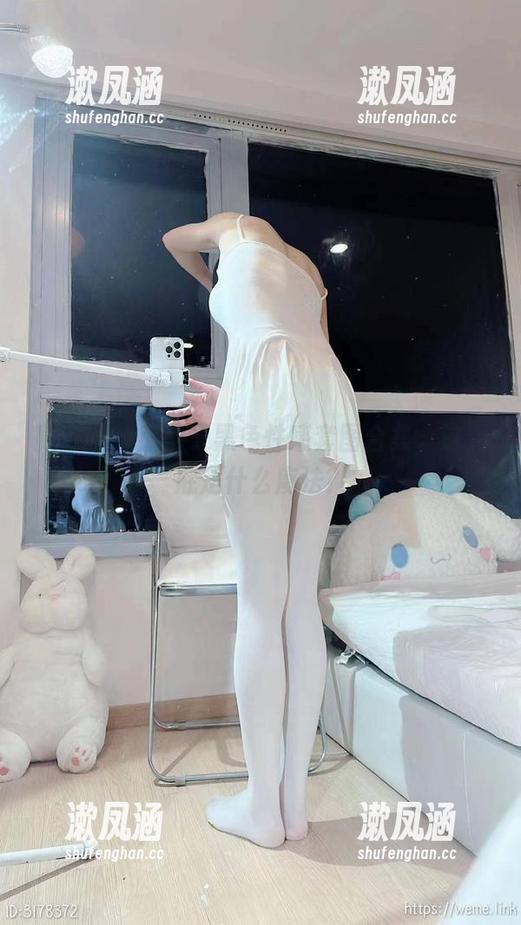 小萌子 微密圈 - 小萌子黑色性感套图合集,这到底是什么魔法?