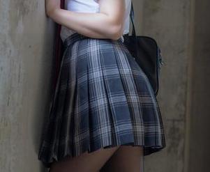 少女秩序 – 在线徘徊在小葵的美图里，礼服抓住眼球，但她内心的小调皮又在谋划什么？