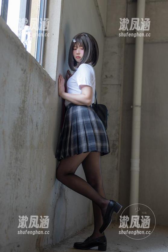 少女秩序-小葵 少女秩序 - 在线徘徊在小葵的美图里,礼服抓住眼球,但她内心的小调皮又在谋划什么?