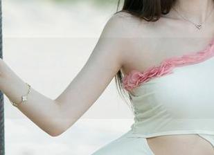 尤果网 – 无圣光下的安柔，内衣里的自然美图，轻轻松松打破所有规则。