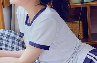 年年Nnian在更新子然写真，刚搞完上一轮穿搭，这又要变？
