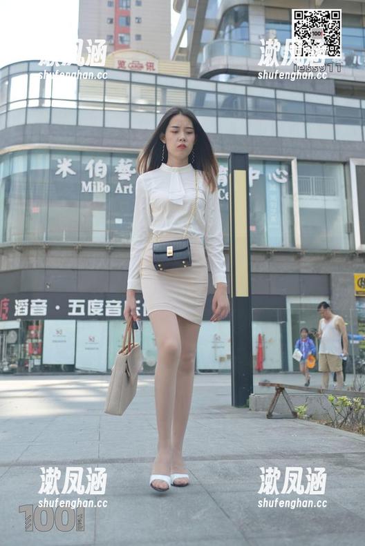 异思趣向-乐乐 异思趣向 - 又可又野的乐乐,夏日美背资源图集,不看都难以自信。