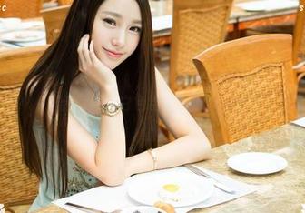 推女神 – 最新套图，白色给莫雅淇增添了哪种气质？