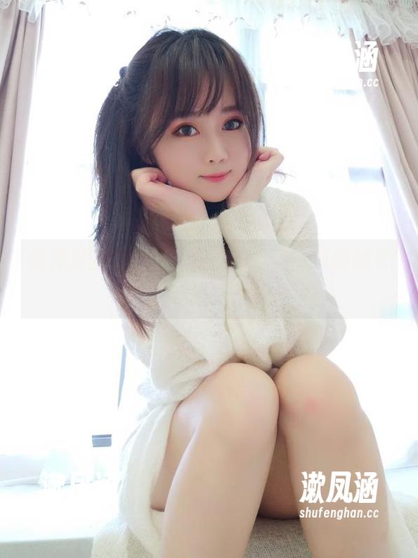 是依酱呀 眼神放空的私拍,是依酱呀和jk制服的奇妙碰撞?