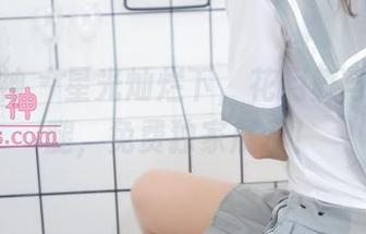 梦丝女神 – 星光灿烂下，花月舞与她的美腿，免费独家展示！
