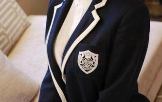 模范学院 – 梦梵的私房女仆，光靠姿势就能把你征服？