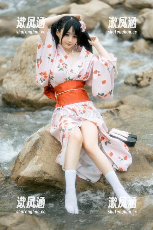 樱井宁宁 图片合集:樱井宁宁在办公室的“下班模式”,难道工作也是一种放飞自我的方式?
