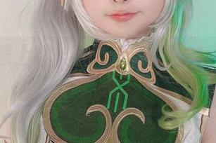当粉色遇上樱梨梨——写真里的甜腻与不羁