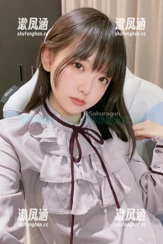 樱群的睡衣，私房里演绎的无彩之美