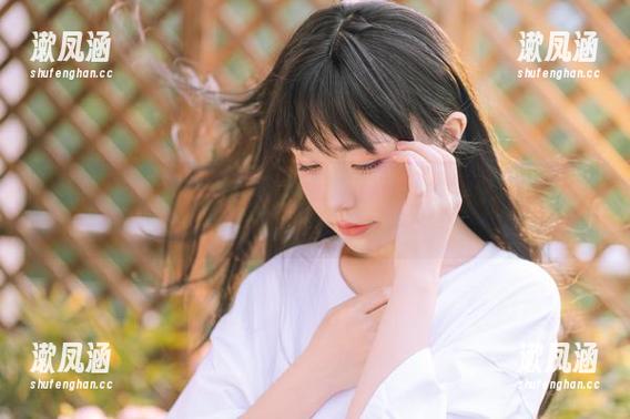 爆机少女喵小吉 拍摄到了爆机少女喵小吉高清图片,灼灼其华的碧绿,不由想问,这花水早用了多少?