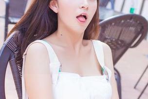 爱蜜社 – 小丽莎萌萌哒的写真集：灰丝，细腻又有一点小调皮！