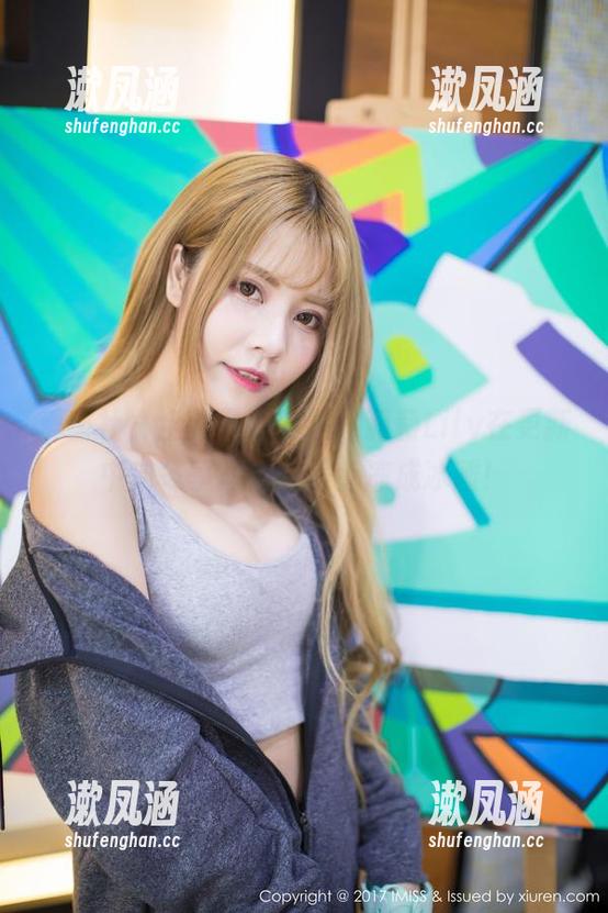 爱蜜社-莉莉Lily 爱蜜社 - 全新圣诞套图:莉莉Lily在更新中向冬季问候,差点冻成冰雕!
